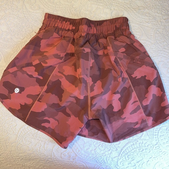 Lululemon Track That Mid-Rise Lined Short 5" - Picture 2 of 3